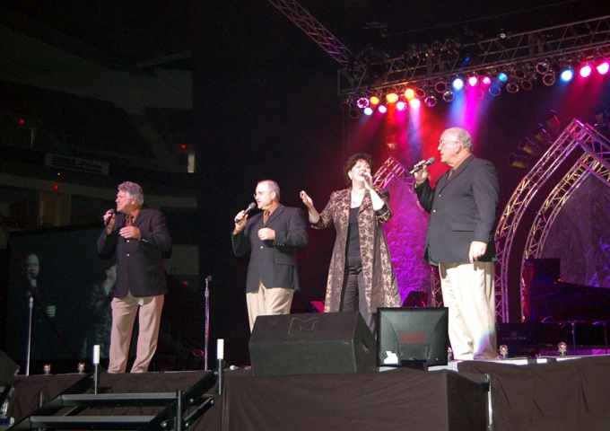 GREAT WESTERN FAN FESTIVAL 2006, SHAW CENTER, FRESNO<br />
On stage for the Best of the West, our first time singing at Fan Fest.