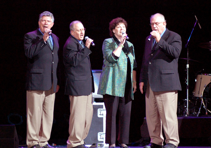 GREAT WESTERN FAN FESTIVAL 2007, SHAW CENTER, FRESNO<br />
Evidence singing for the Best of the West at the 2007 GWFF.